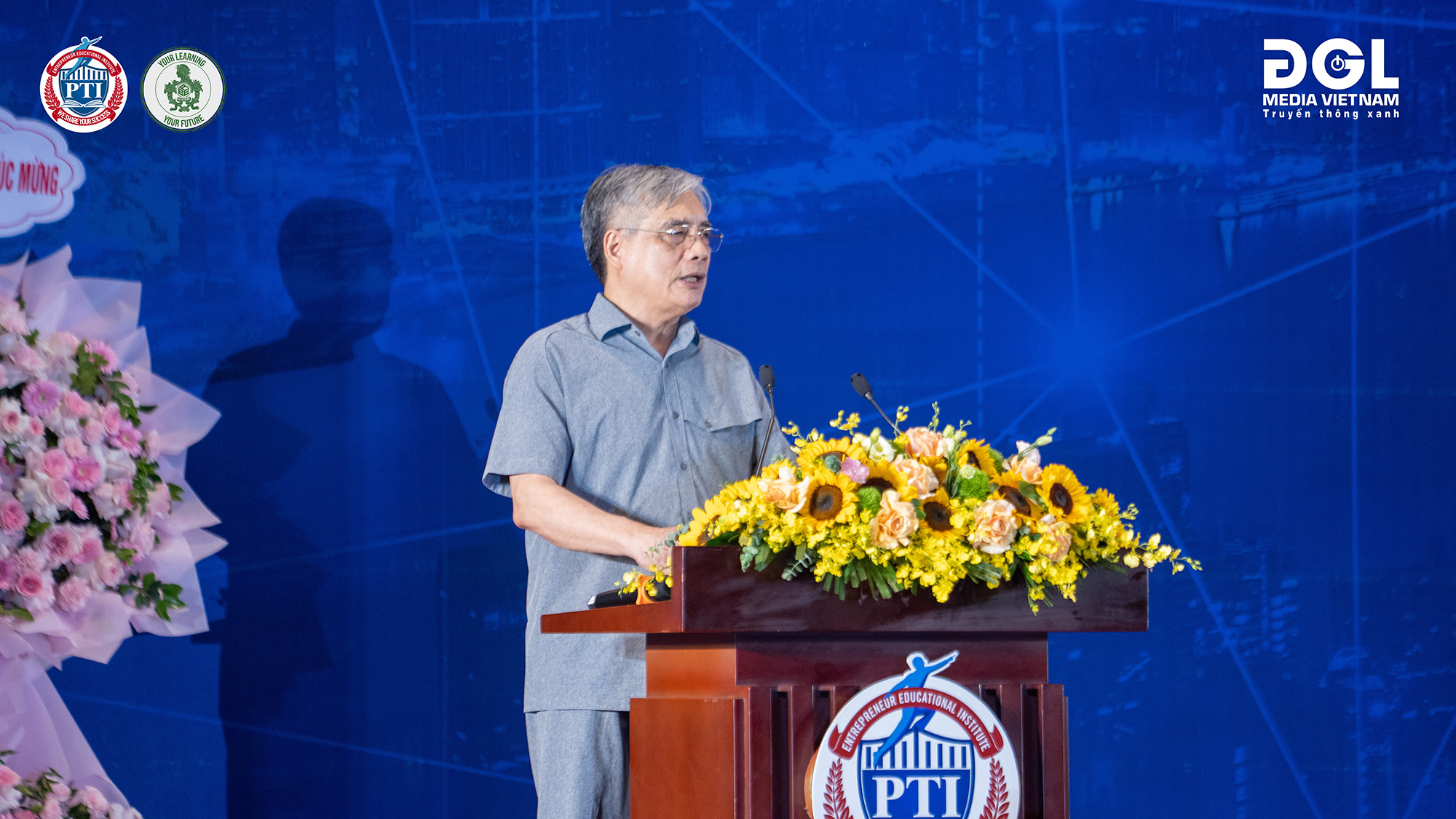 PGS- TS TRẦN ĐÌNH THIÊN talk tại hội thảo “VƯỢT THÁCH THỨC & ĐÓN VẬN HỘI” của PTI năm 2025